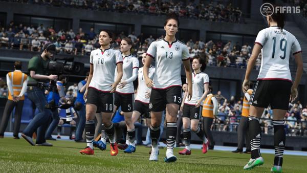 Screenshot: Die Deutsche Frauen-Nationalmannschaft betritt das Spielfeld