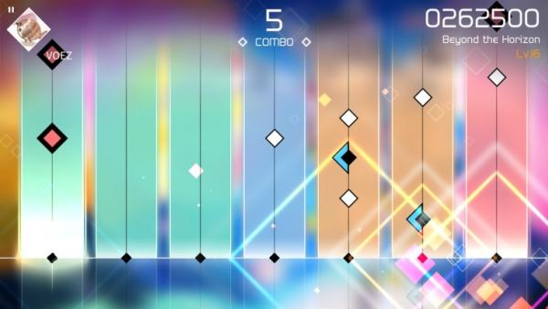 Screenshot: Blick in ein Level mit herabgleitenden, bunten Symbolen auf einem farbenfrohen Hintergrund mit Infos zum Score.